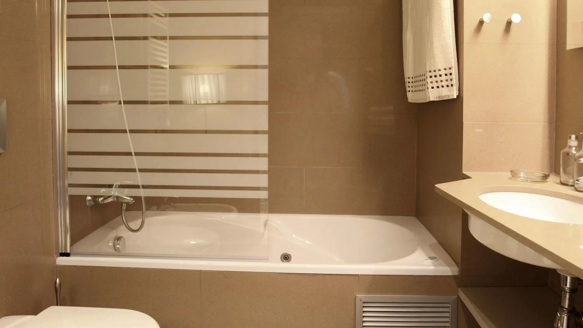 Passeig De Gracia Sun Apartament Balcony 2 Bedroo Barcelona